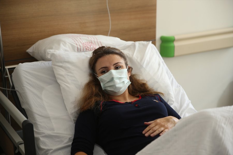 Eskişehir'de Kovid-19 Tedavisi Gören Anne, Yeni Doğan Bebeğini Tabletten İzledi