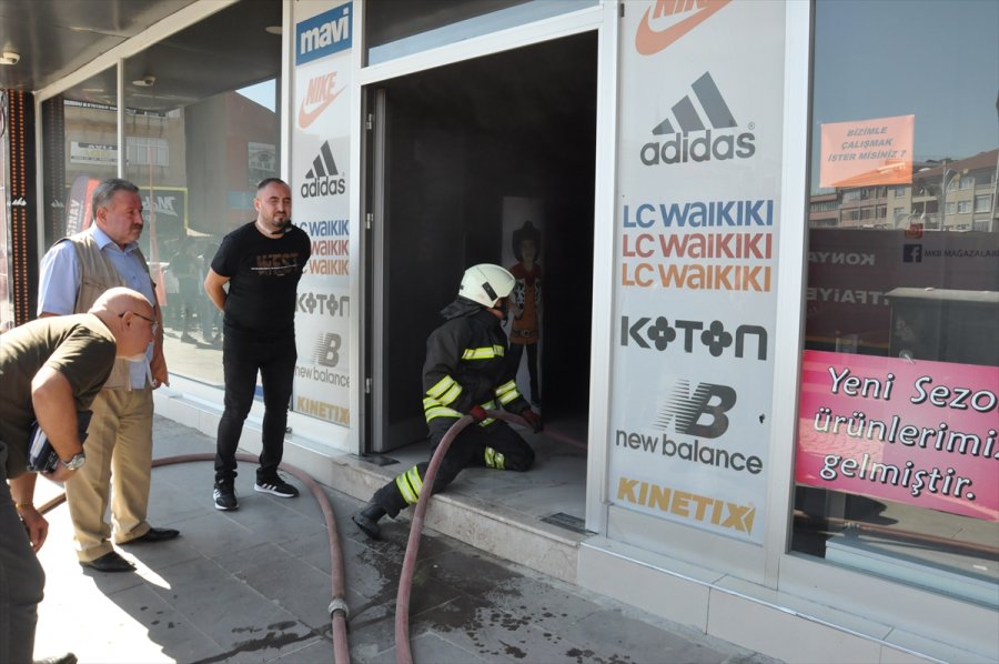 Konya'da 5 Katlı Binada Çıkan Yangın Söndürüldü