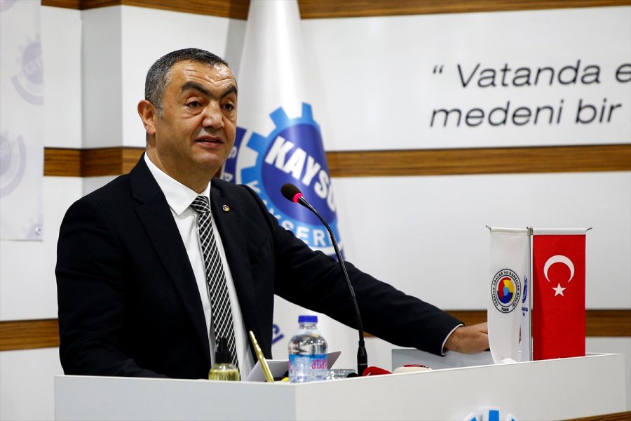 Yılın Ahisi Seçilen Mehmet Kabak'a Kaftan Giydirildi