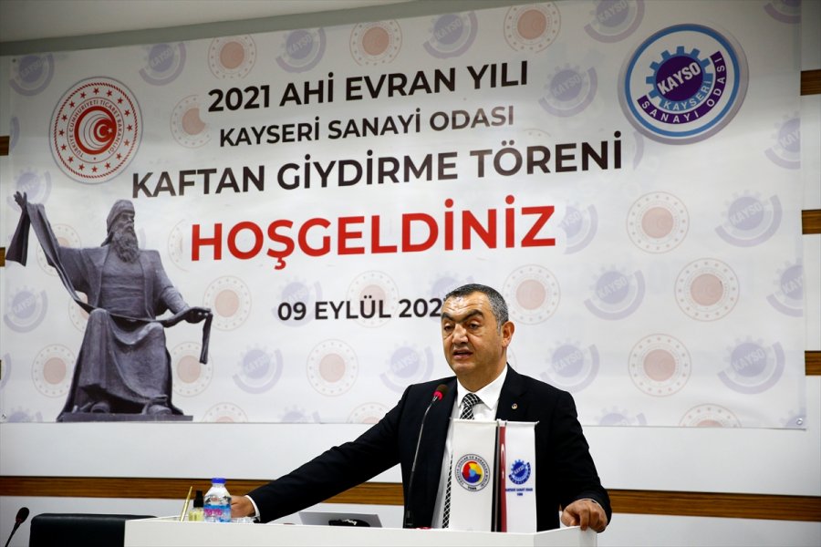 Yılın Ahisi Seçilen Mehmet Kabak'a Kaftan Giydirildi