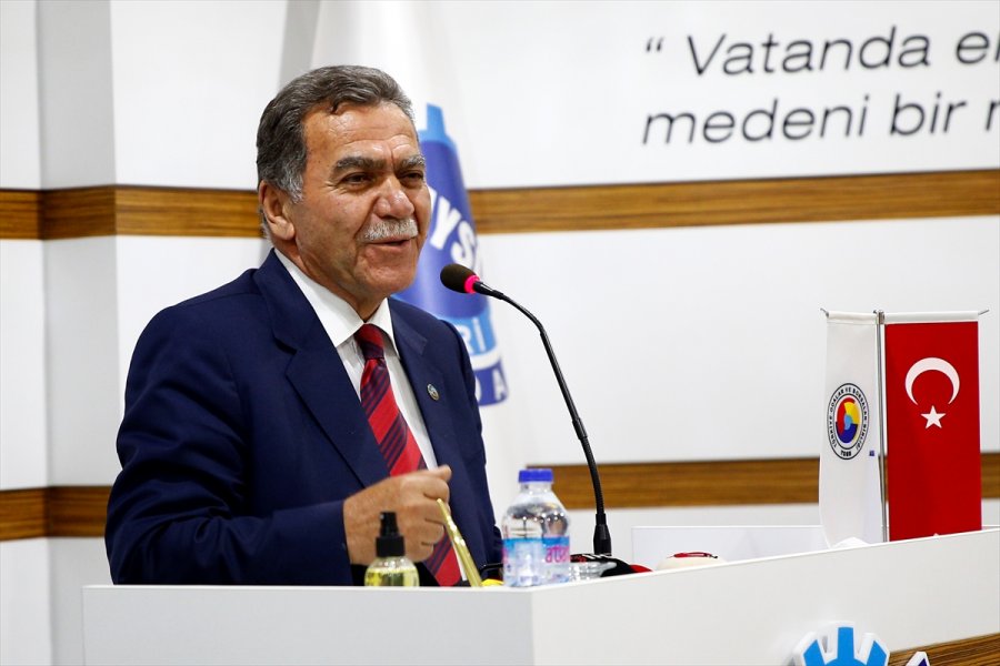 Yılın Ahisi Seçilen Mehmet Kabak'a Kaftan Giydirildi