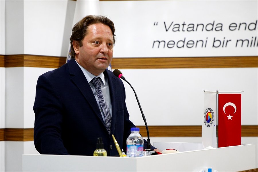 Yılın Ahisi Seçilen Mehmet Kabak'a Kaftan Giydirildi