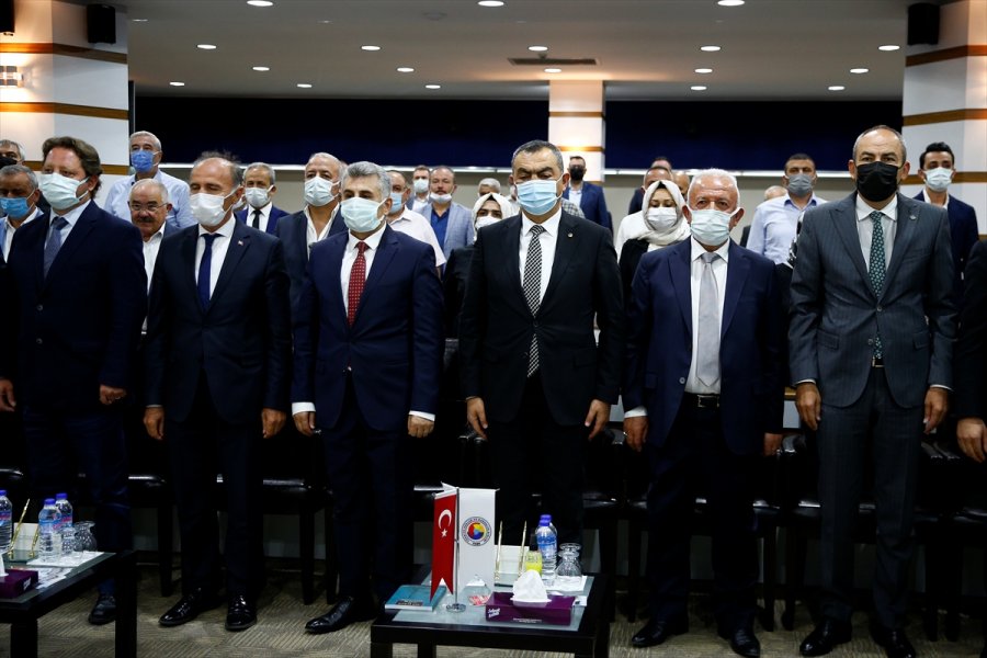 Yılın Ahisi Seçilen Mehmet Kabak'a Kaftan Giydirildi