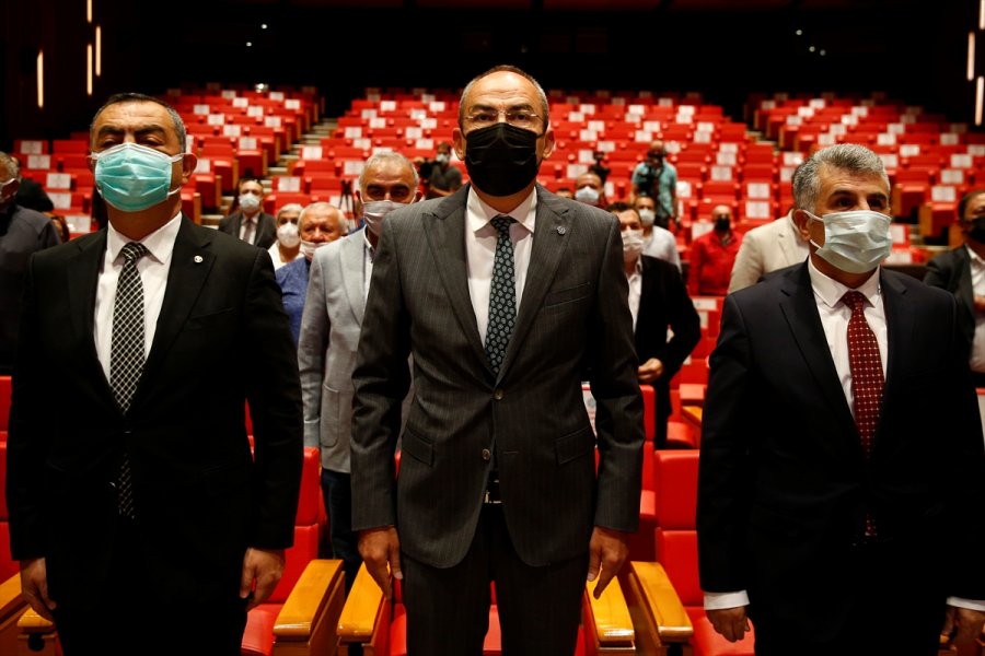 Yılın Ahisi Seçilen Özhamurkar'a Kaftan Giydirildi