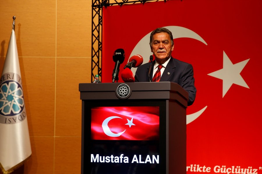 Yılın Ahisi Seçilen Özhamurkar'a Kaftan Giydirildi