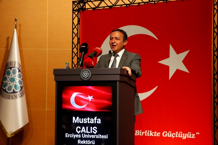 Yılın Ahisi Seçilen Özhamurkar'a Kaftan Giydirildi