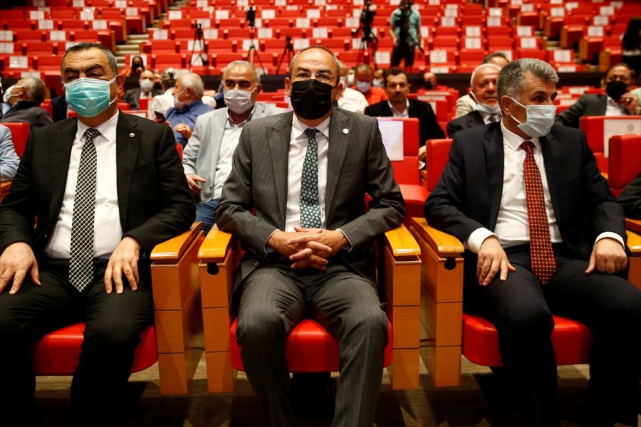 Yılın Ahisi Seçilen Özhamurkar'a Kaftan Giydirildi