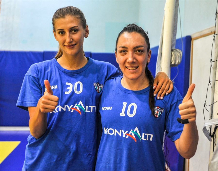 Konyaaltı Belediyespor Kadın Hentbol Takımı'nın Hedefi Ligde İlk Üçe Girebilmek