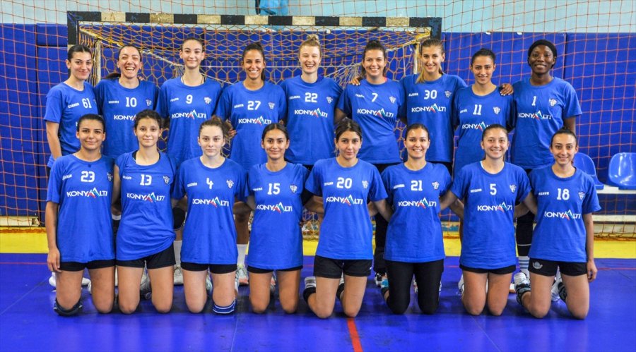 Konyaaltı Belediyespor Kadın Hentbol Takımı'nın Hedefi Ligde İlk Üçe Girebilmek