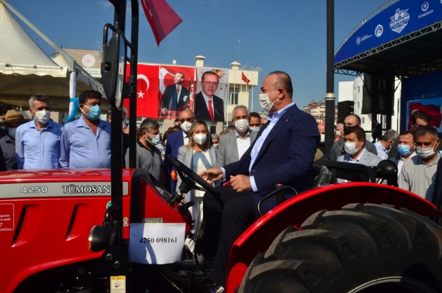 Manavgat'taki Orman Yangınından Zarar Gören Çiftçiler, Yeni Traktörlerine Kavuştu