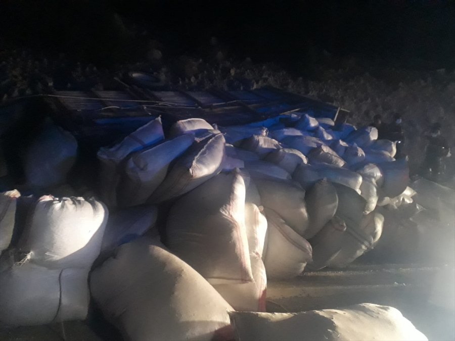 Mersin'de Saman Yüklü Kamyon Devrildi: 1 Ölü, 2 Yaralı