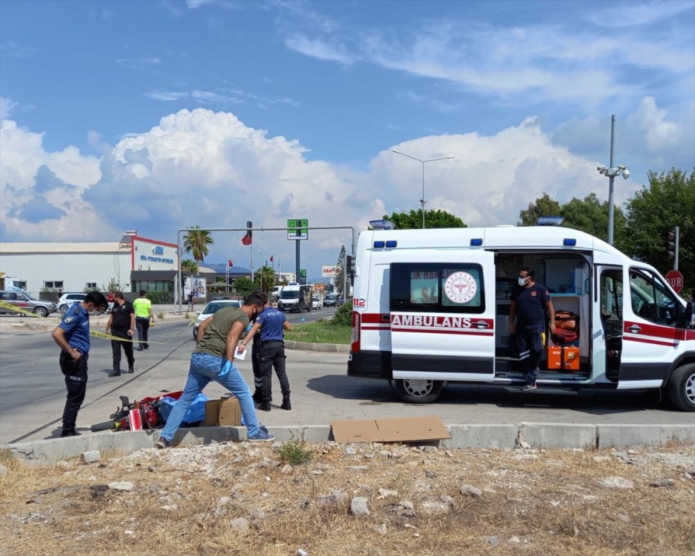 Antalya'da Otomobil İle Motosikletin Çarpıştığı Kazada Bir Kişi Yaşamını Yitirdi