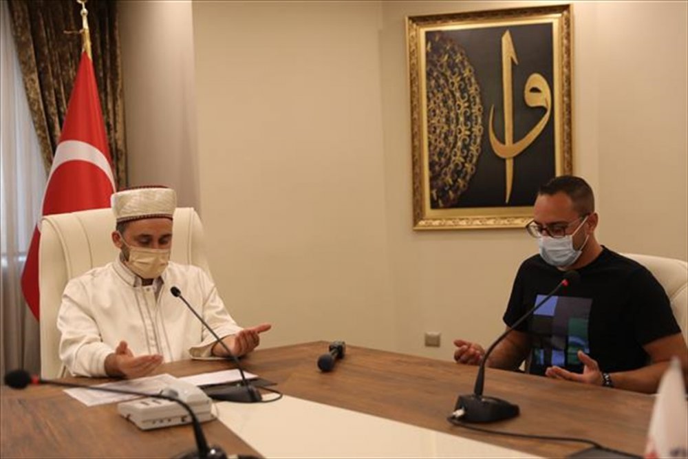 Müslüman Arkadaşlarından Etkilenen Alman Dennis Patrick, İslamiyet'i Seçti