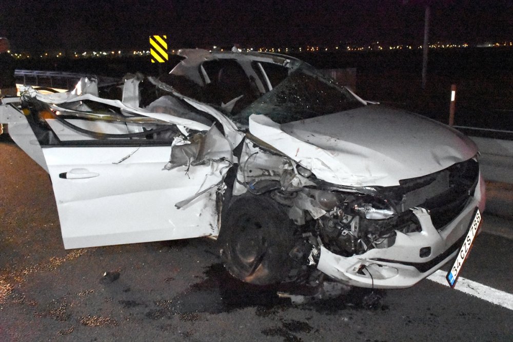 Düğününe Giderken Anne ve Babasını Kaybetti