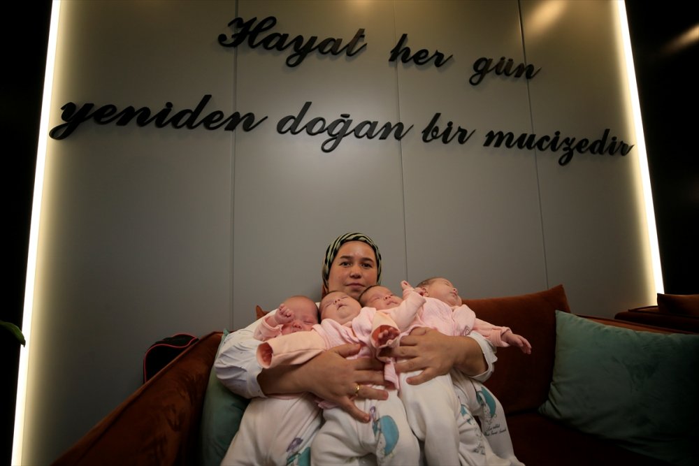 Hamileyken Kovid-19'u Yendi, Dördüzleri Mutluluğun Adı Oldu
