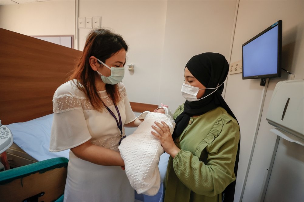 Bebeklerini Sağlıkla Kucağına Alan Annelerden "Aşı Olun" Çağrısı