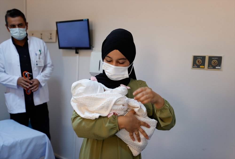 Bebeklerini Sağlıkla Kucağına Alan Annelerden "Aşı Olun" Çağrısı