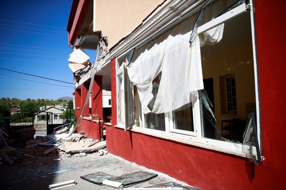 Kayseri'de Doğal Gaz Patlayan Evdeki 6 Kişi Yaralandı