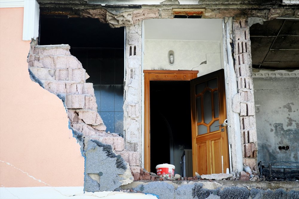 Kayseri'de Doğal Gaz Patlayan Evdeki 6 Kişi Yaralandı