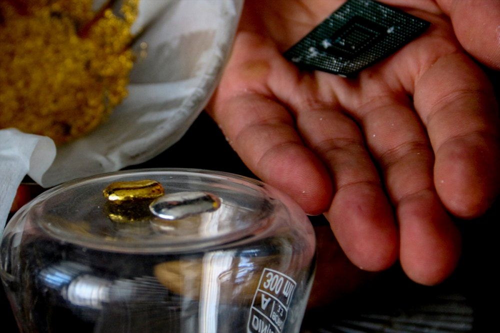 Teknolojik Atıklardaki Değerli Madenleri Geri Dönüştürüyor