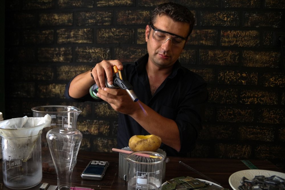 Teknolojik Atıklardaki Değerli Madenleri Geri Dönüştürüyor