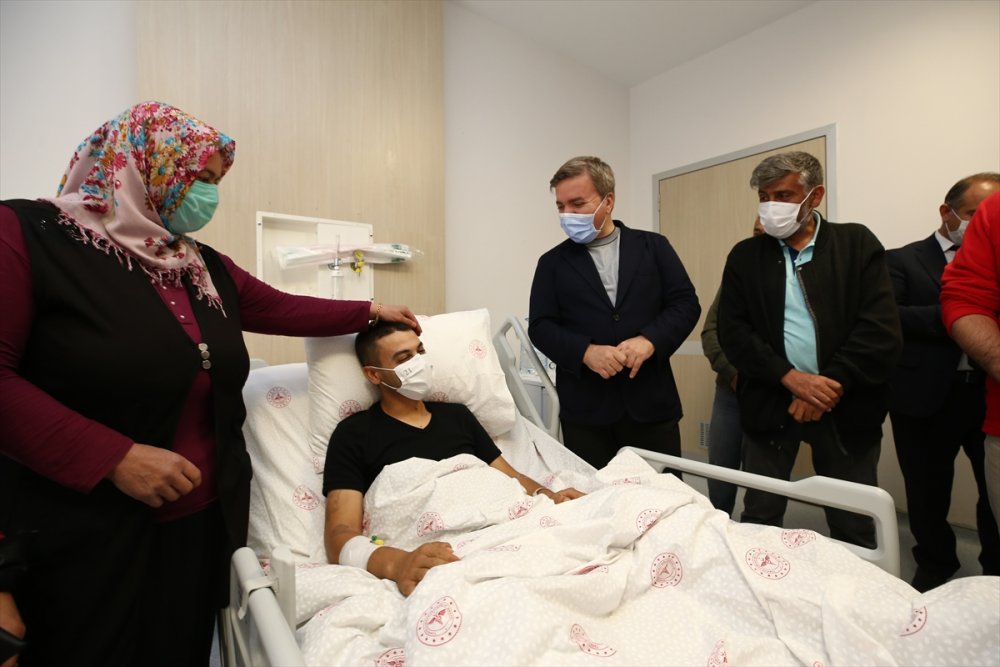 Aksaray Valisi Aydoğdu'dan Afrin'deki Saldırıda Yaralanan Askere Ziyaret