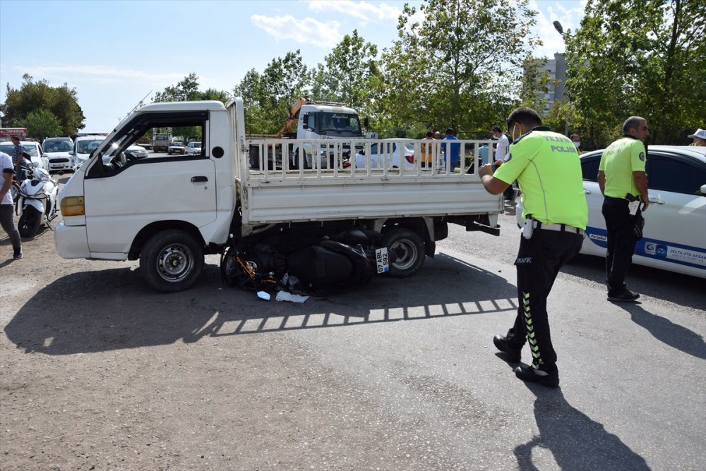 Kumluca'da Kamyonetin Kaza Yapması Sonucu Bir Kişi Yaralandı