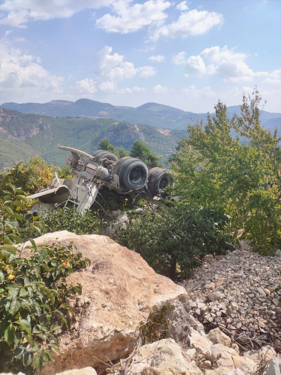 Mersin'de Uçuruma Devrilen Beton Mikserinin Sürücüsü Öldü