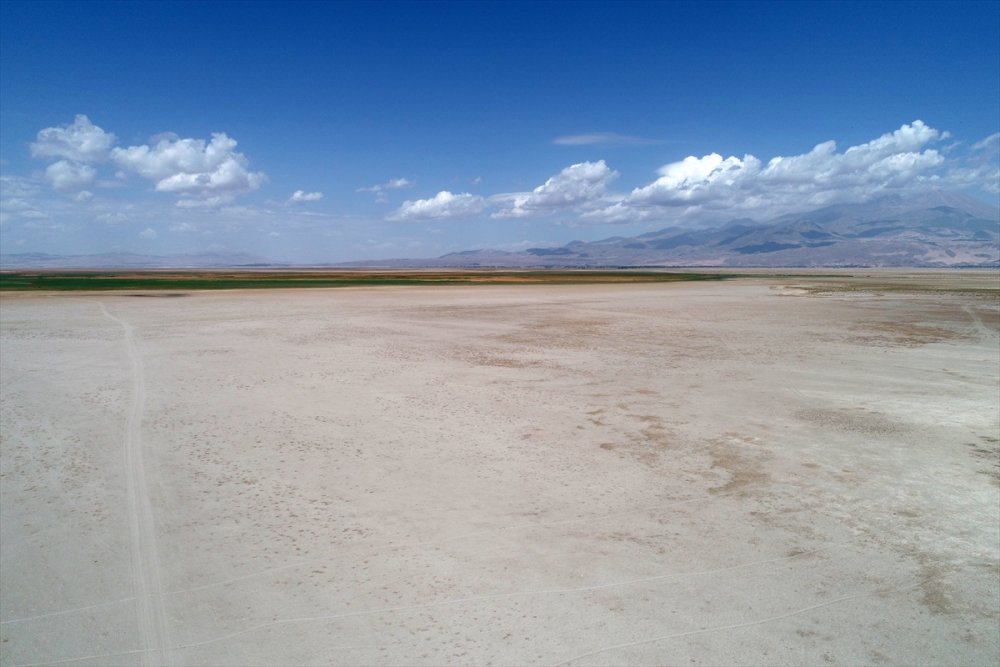 Yay Gölü'nde Eylülde de Kuraklık Hakim