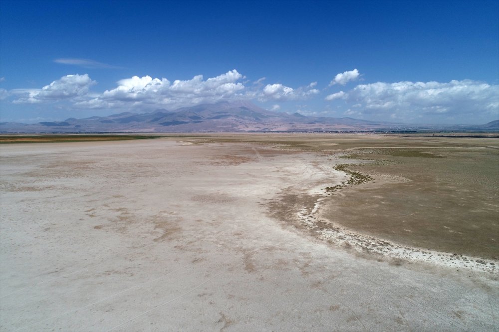 Yay Gölü'nde Eylülde de Kuraklık Hakim