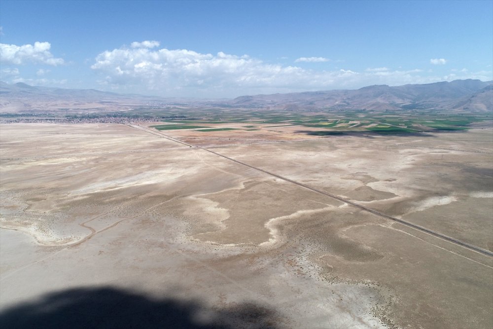 Yay Gölü'nde Eylülde de Kuraklık Hakim