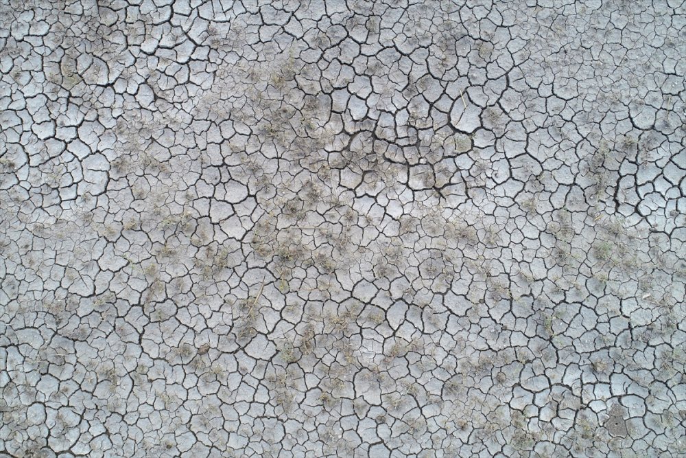 Yay Gölü'nde Eylülde de Kuraklık Hakim