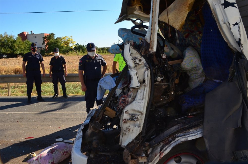 Antalya’da Kamyonla Tırın Çarpıştığı Kazada 1 Kişi Öldü