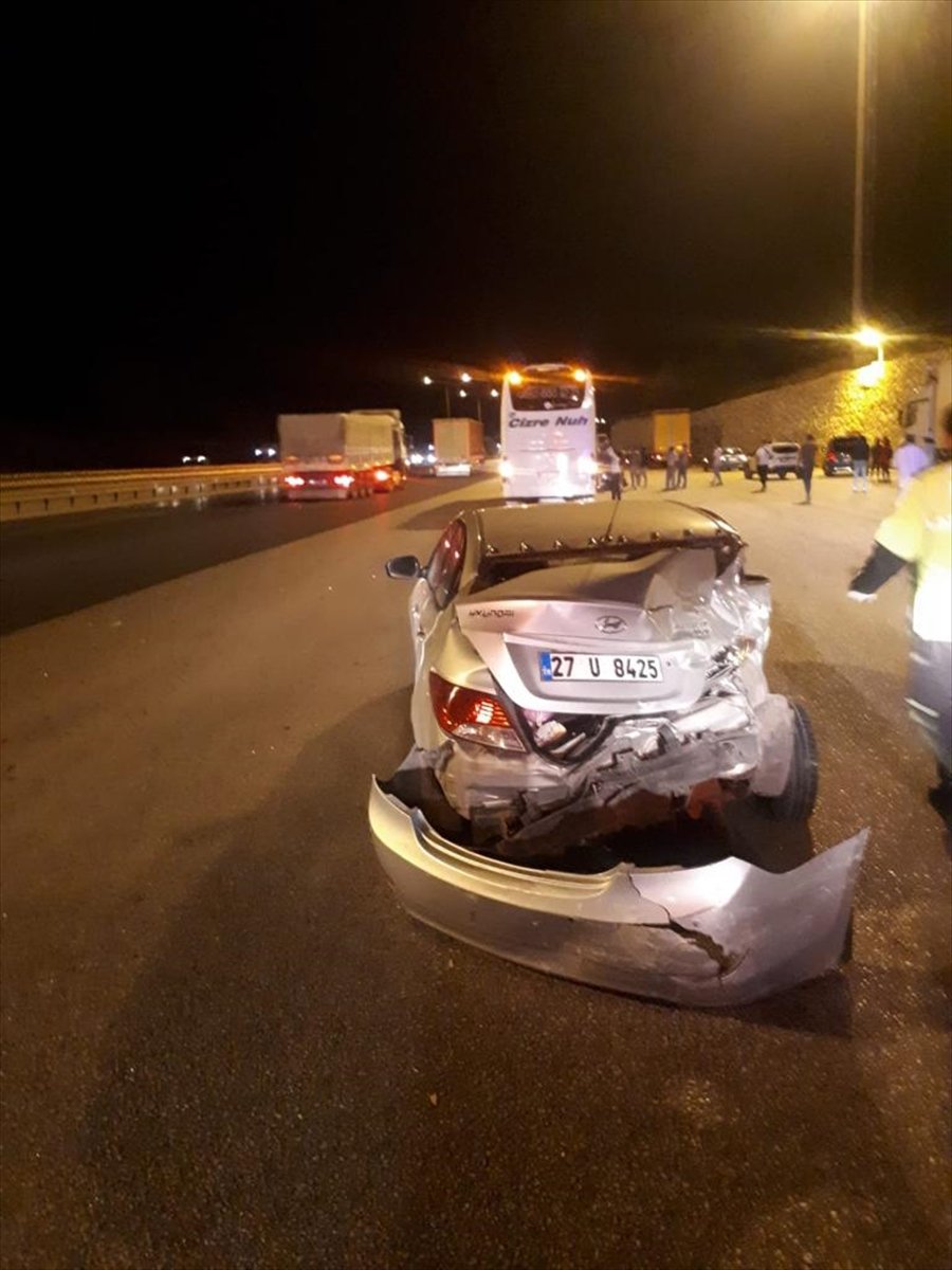 Mersin'de Otomobile Otobüs Çarptı