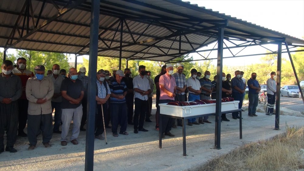 Mersin'de Eşi Tarafından Öldürülen Kadın Defnedildi