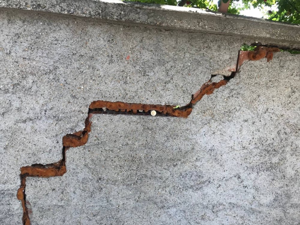 Konya Ovası'ndaki Yüzey Yarıkları Yerleşim Yerlerini Tehdit Ediyor