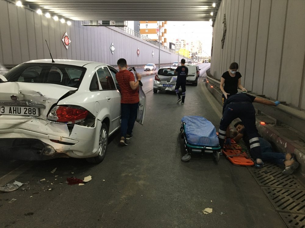 Mersin'deki Zincirleme Trafik Kazasında 2 Kişi Yaralandı