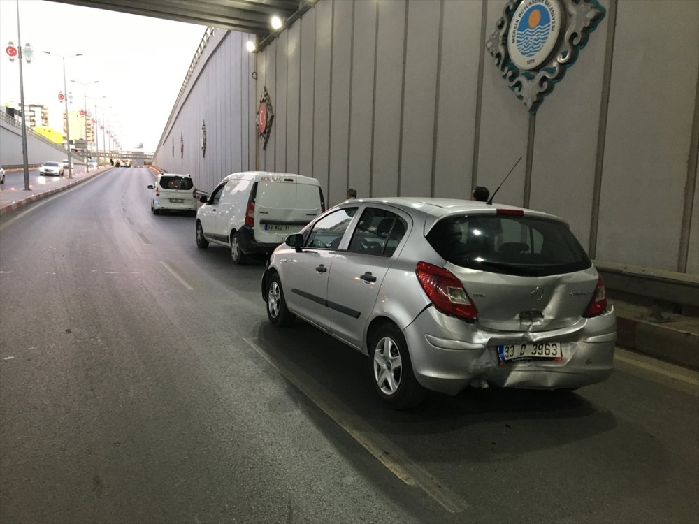 Mersin'deki Zincirleme Trafik Kazasında 2 Kişi Yaralandı