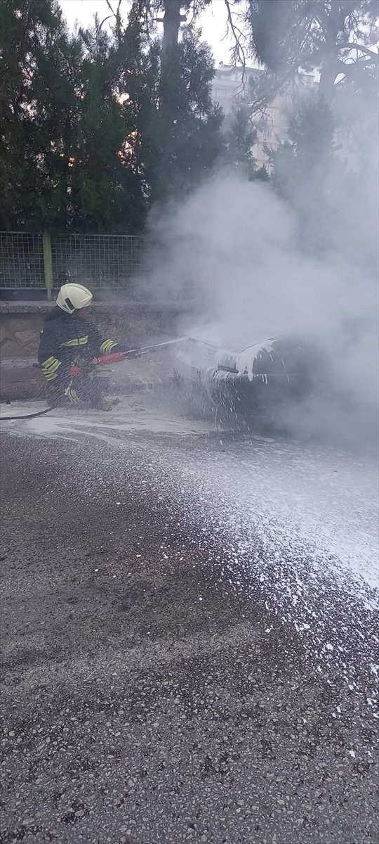 Ereğli'de Park Halindeki Otomobil Yandı