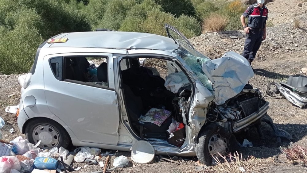 Niğde'de Tırla Çarpışan Otomobilin Sürücüsü Öldü