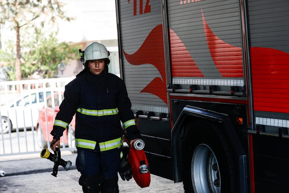 Görev Şehidi İtfaiyecinin Kızı "Alevlerle" Mücadele Ediyor