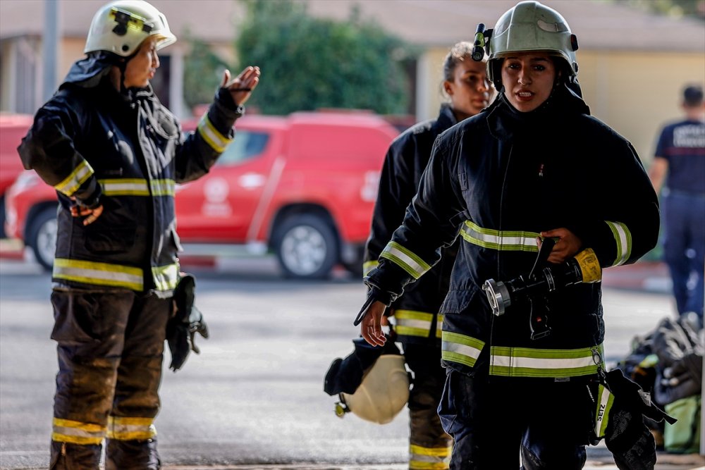 Görev Şehidi İtfaiyecinin Kızı "Alevlerle" Mücadele Ediyor