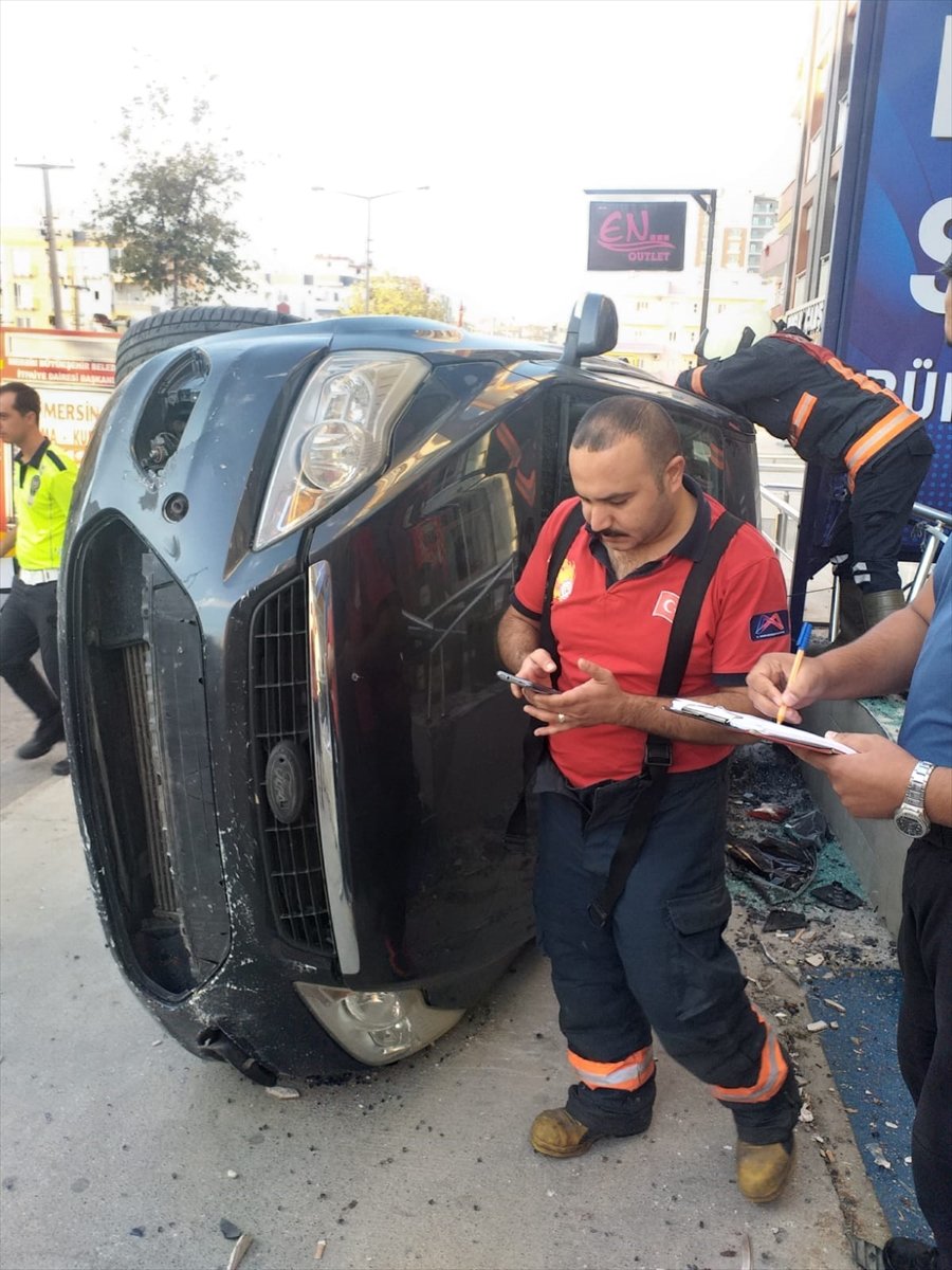 Mersin’de Devrilen Otomobilin Sürücüsü Yaralandı