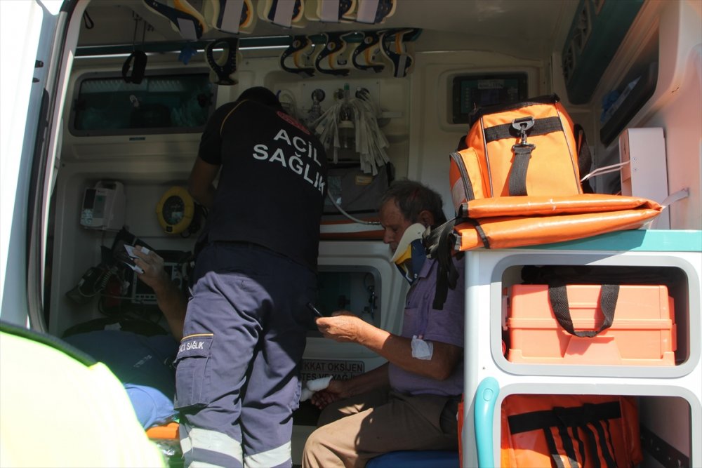 Serik'te 3 Aracın Karıştığı Kazada 2 Kişi Yaralandı