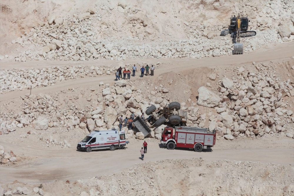 Mersin'de Taş Ocağında Devrilen Kepçenin Operatörü Yaralandı