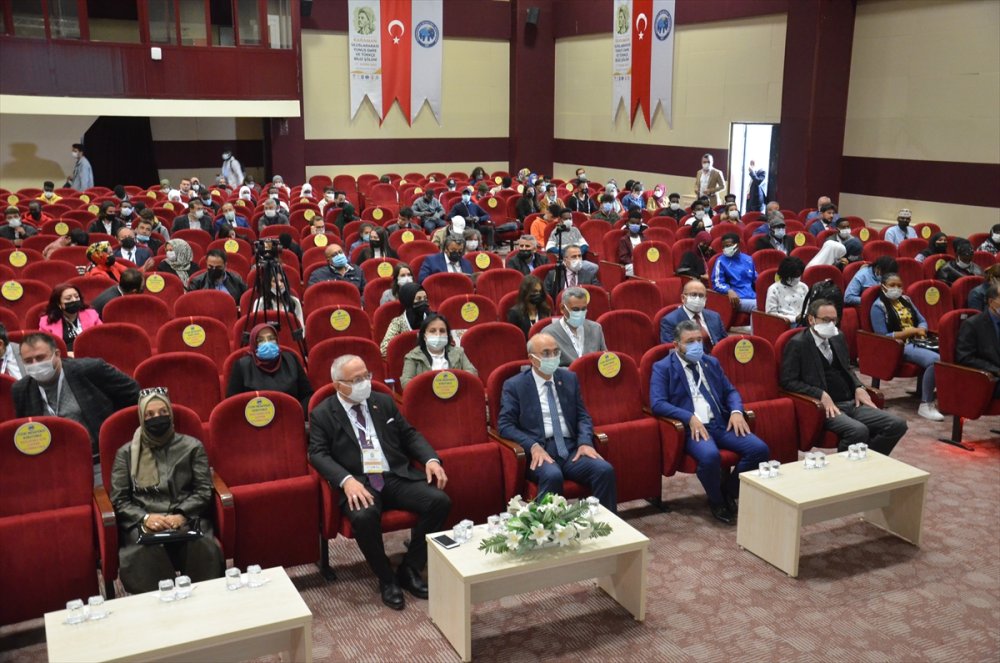 Yunus Emre Dilimizle Yaşamaya Devam Ediyor