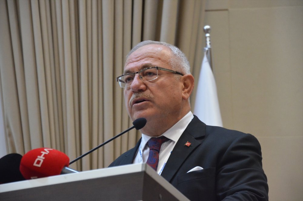 Yunus Emre Dilimizle Yaşamaya Devam Ediyor