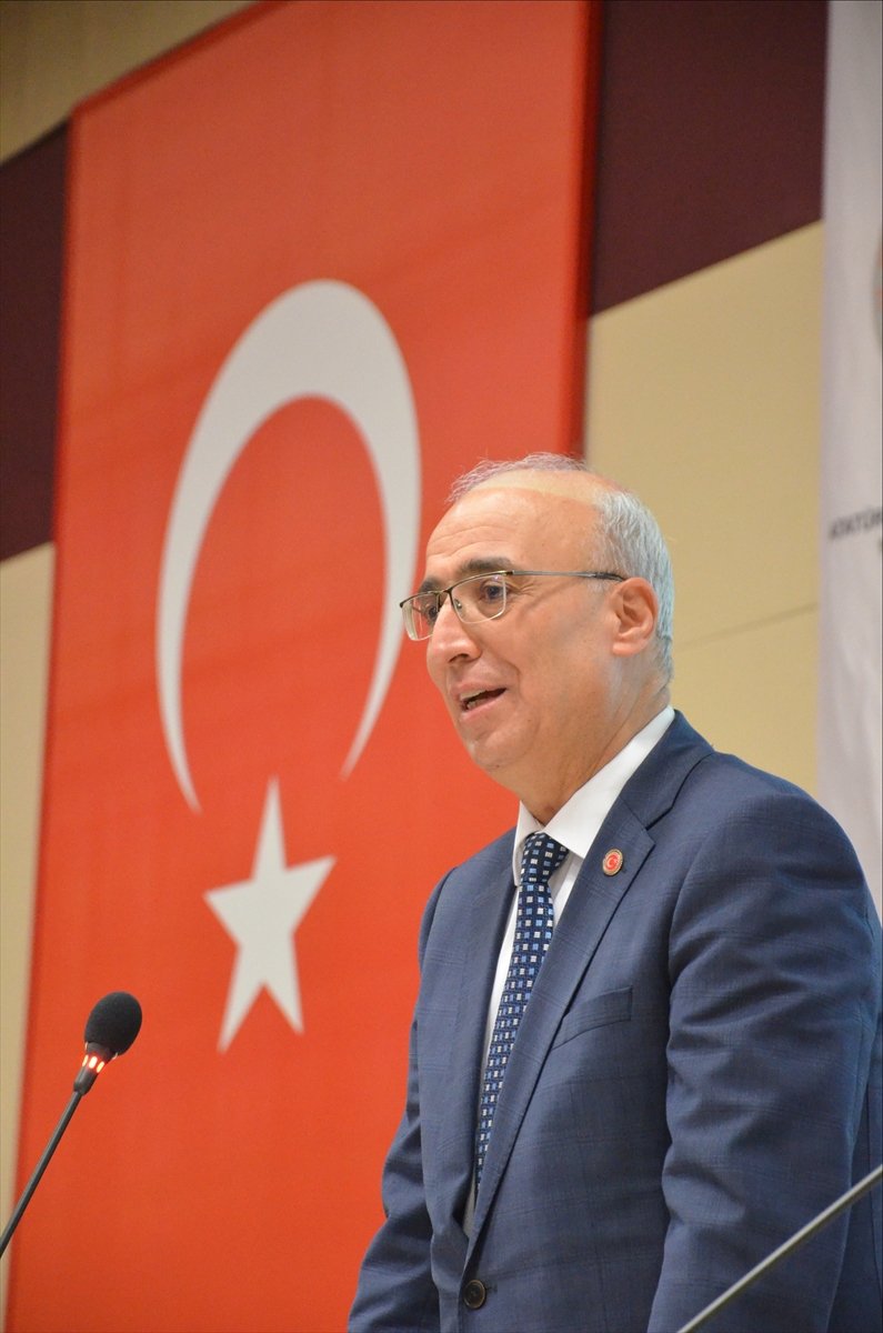 Yunus Emre Dilimizle Yaşamaya Devam Ediyor