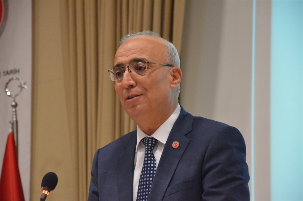 Yunus Emre Dilimizle Yaşamaya Devam Ediyor