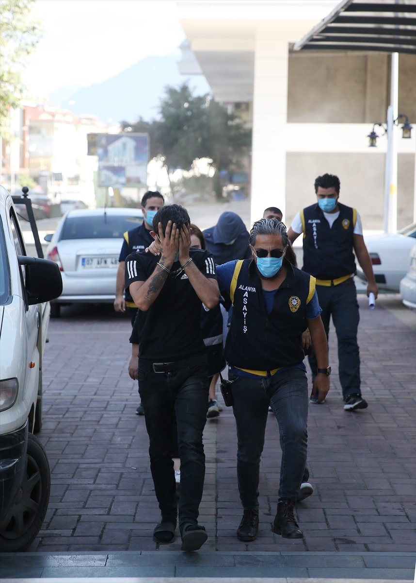 Antalya'da Oto Fareleri Yakalandı